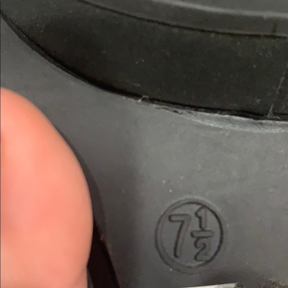 I’m selling these black High heels!! USED!!!! - Picture 3 of 3